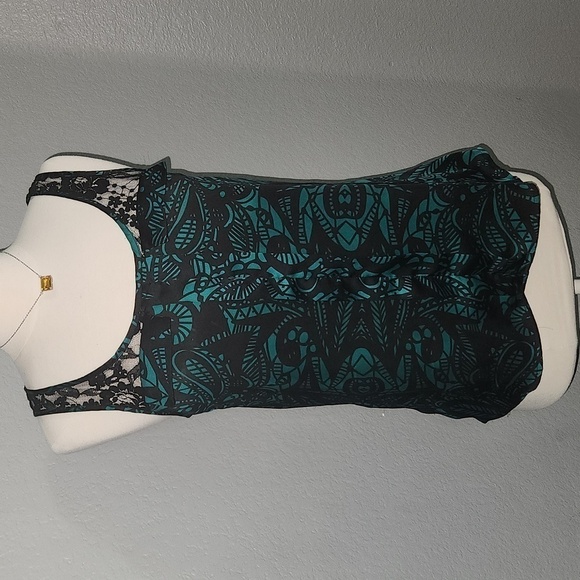 \Green and Black Express Short Sleeve Blouse size Small Black Lace Back - Picture 1 of 6